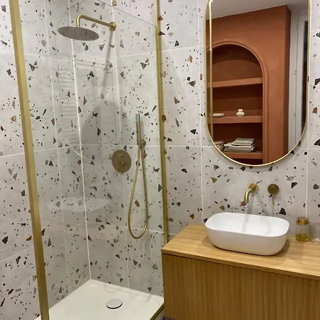 Apartamento La Halte Des Arenes De De Charme Terracotta Nimes