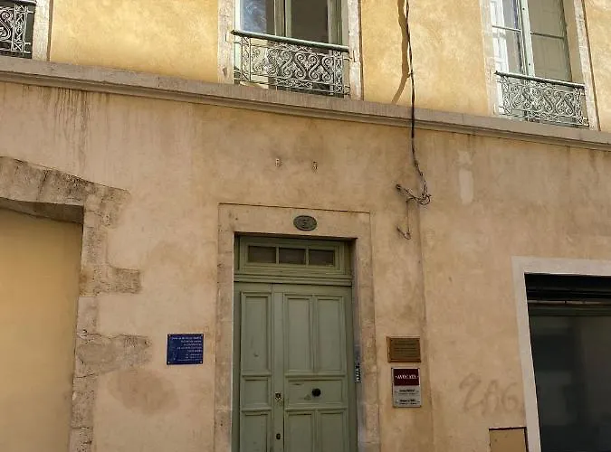 La Halte Des Arenes De De Charme Terracotta * Νιμ