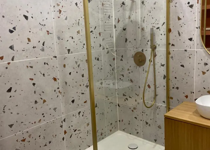 La Halte Des Arenes De De Charme Terracotta Νιμ